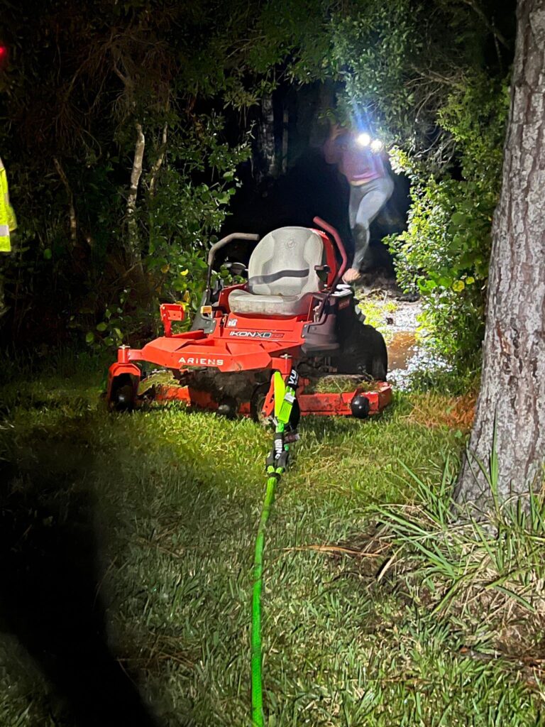 Our winch-out and recovery services are ideal for vehicles stuck in challenging conditions such as mud, snow, or off-road situations. L.i Roadside Care provides advanced winching techniques and equipment to extricate your vehicle efficiently and safely. Whether you’re in Orlando, Kenansville, or St. Cloud, our team is prepared to handle difficult recovery scenarios, ensuring your vehicle is freed and back on solid ground.